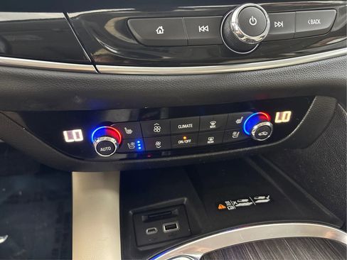 Used 2022 Buick Enclave Avenir w/ Avenir Technology Package AWD/4WD image 39