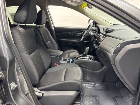 Used 2018 Nissan Rogue SV image 10