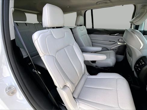 Used 2021 Jeep Grand Cherokee L Overland w/ Advanced Protech Group III AWD/4WD image 19