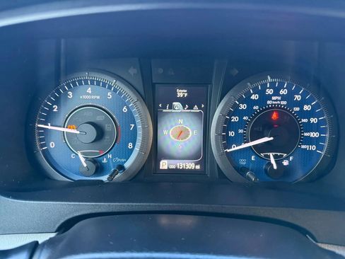 Used 2017 Toyota Sienna XLE w/ XLE Navigation Package image 16