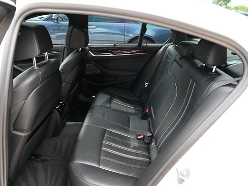 Used 2021 BMW M550i xDrive w/ Executive Package AWD/4WD image 39