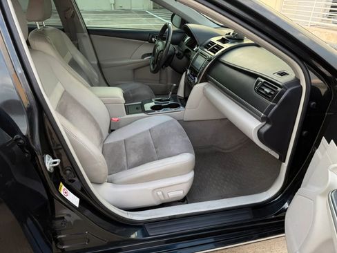 Used 2012 Toyota Camry XLE w/ Leather Pkg FWD image 15