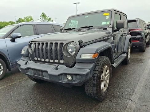 Used 2019 Jeep Wrangler Sport AWD/4WD image 2