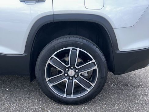 Used 2020 GMC Acadia SLT w/ Driver Alert Package II image 3