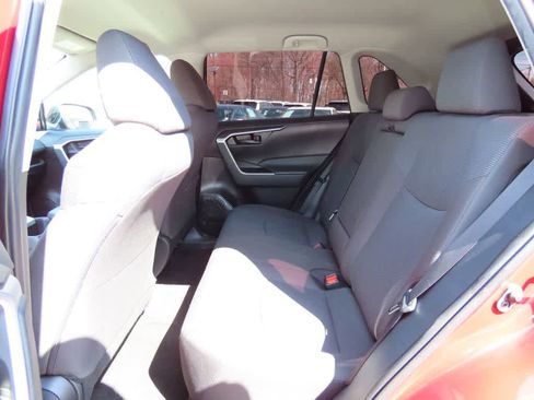 Used 2022 Toyota RAV4 LE image 13