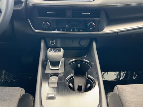 Used 2023 Nissan Rogue SV image 25