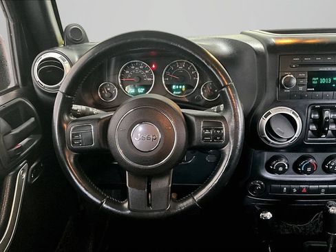 Used 2014 Jeep Wrangler Unlimited Sahara AWD/4WD image 8