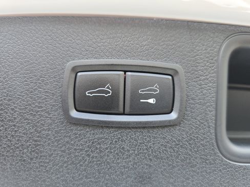 Certified 2026 Porsche Macan AWD/4WD image 16