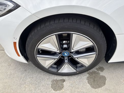 Used 2023 BMW i4 eDrive35 w/ Premium Package image 13