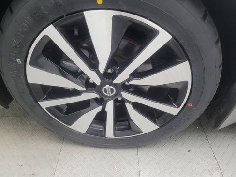 Used 2021 Nissan Sentra SV w/ SV Premium Package FWD image 31