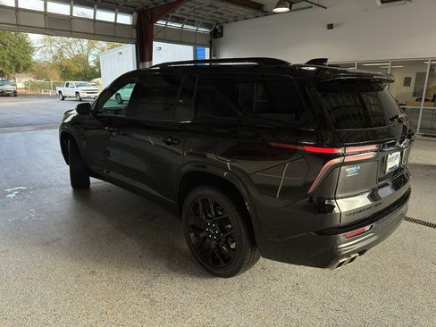 Used 2024 Chevrolet Traverse RS w/ LPO, Floor Liner Package image 6