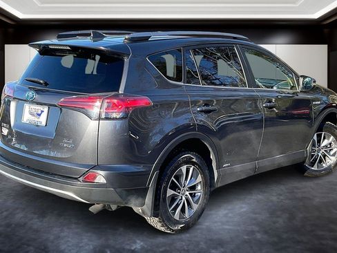 Used 2017 Toyota RAV4 XLE image 2