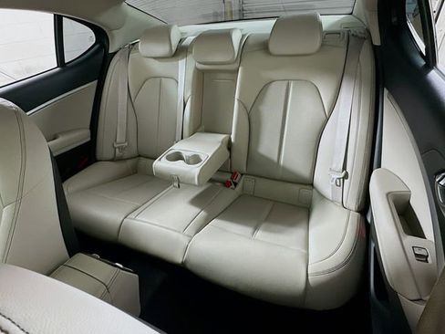 Used 2021 Genesis G70 2.0T image 11