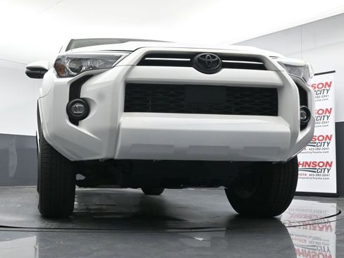 Used 2023 Toyota 4Runner SR5 Premium w/ Moonroof Package AWD/4WD image 34