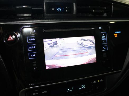 Used 2018 Toyota Corolla SE FWD image 15