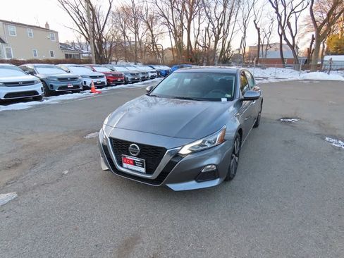 Used 2022 Nissan Altima 2.5 SV image 1