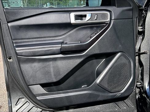 Used 2020 Ford Explorer XLT w/ Equipment Group 202A image 25