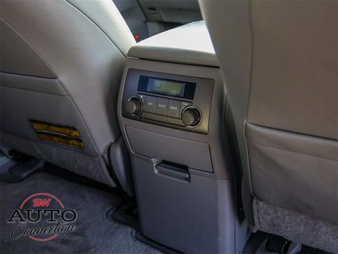 Used 2010 Toyota Highlander Limited image 26