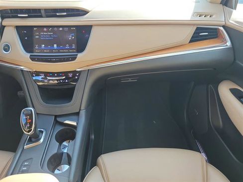 Used 2019 Cadillac XT5 Platinum image 40