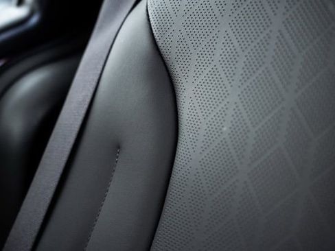 Used 2025 Kia Carnival image 22