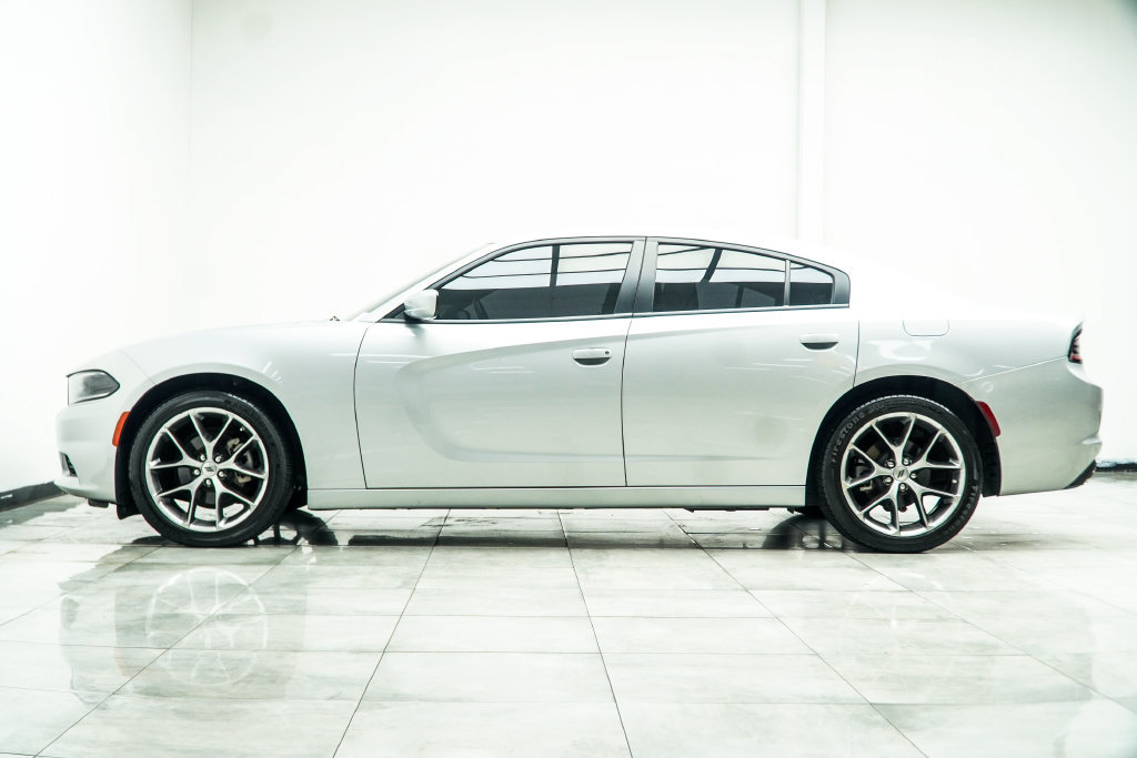 Used 2022 Dodge Charger SXT w/ Plus Group RWD image 11