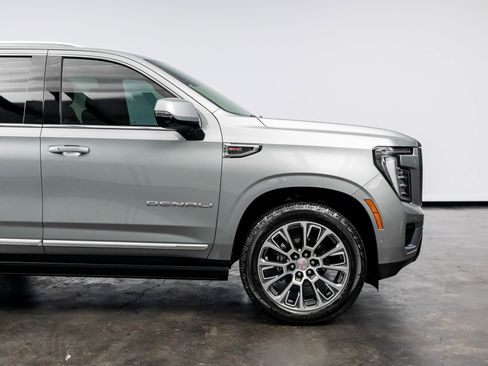 Used 2025 GMC Yukon Denali w/ Sun & Power Step Package image 25