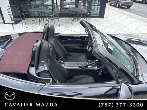 Used 2018 MAZDA MX-5 Miata Club RWD image 20