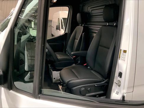 Used 2025 Mercedes-Benz Sprinter 2500 image 18