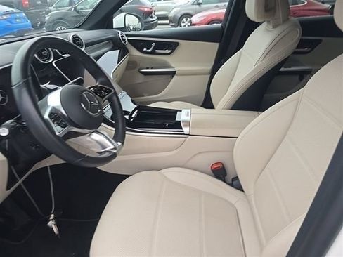 Used 2024 Mercedes-Benz GLC 300 4MATIC image 3