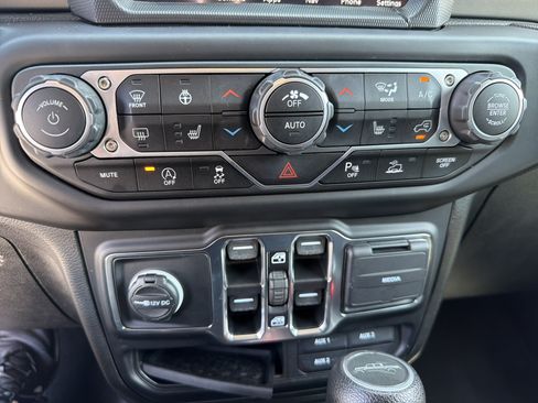 Used 2021 Jeep Gladiator Sport AWD/4WD image 34