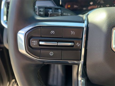 Used 2024 GMC Acadia Elevation image 30