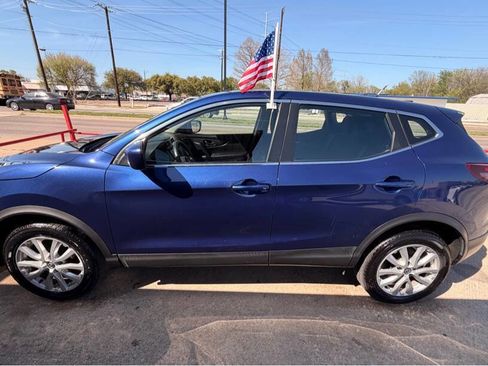 Used 2021 Nissan Rogue Sport S image 2