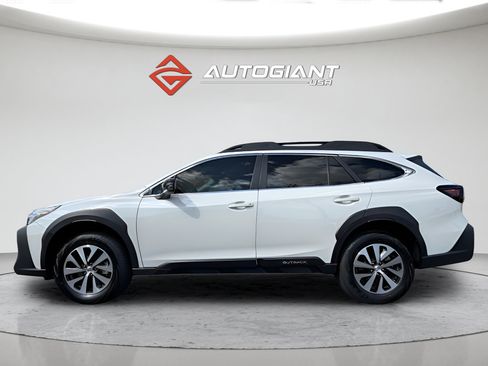 Used 2024 Subaru Outback Premium AWD/4WD image 3