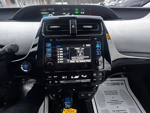 Used 2018 Toyota Prius Two image 12