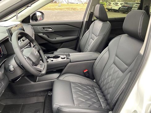 New 2026 Nissan Rogue Platinum image 11