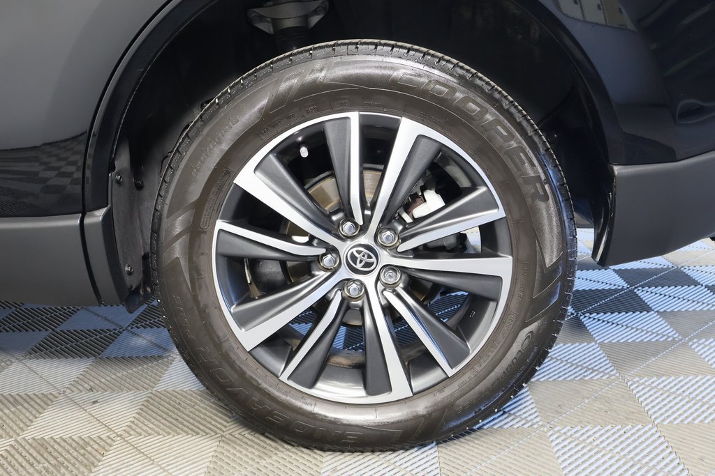 Used 2021 Toyota Venza LE w/ Carpet Mat Package (TMS) AWD/4WD image 16