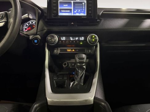 Used 2021 Toyota RAV4 XLE AWD/4WD image 18