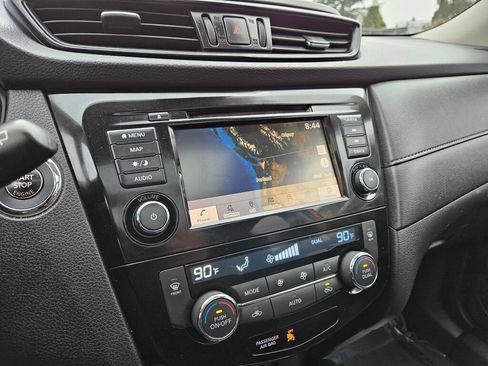 Used 2019 Nissan Rogue SV w/ Sun & Sound Touring Package image 10