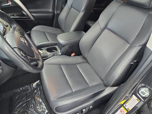 Used 2018 Toyota RAV4 Limited FWD image 15
