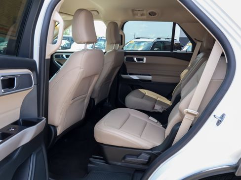 Used 2023 Ford Explorer XLT w/ Equipment Group 202A AWD/4WD image 15