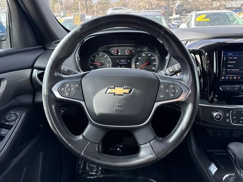 Used 2022 Chevrolet Traverse LT image 32