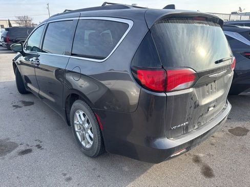 Used 2021 Chrysler Voyager Lxi image 4