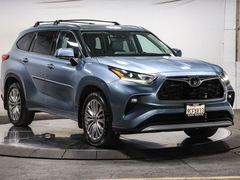 Used 2022 Toyota Highlander Platinum FWD image 5