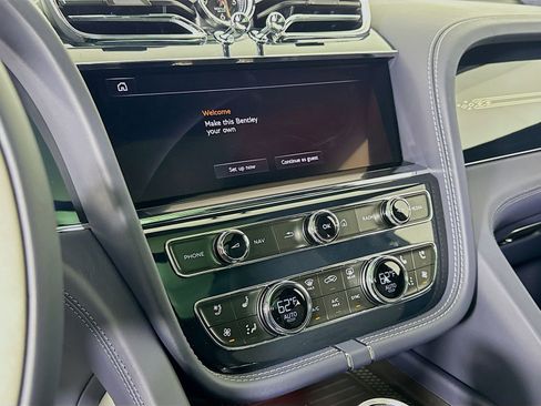 New 2025 Bentley Bentayga image 13