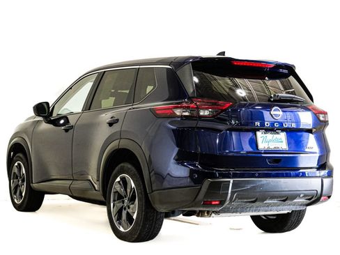 Used 2025 Nissan Rogue SV AWD/4WD image 8