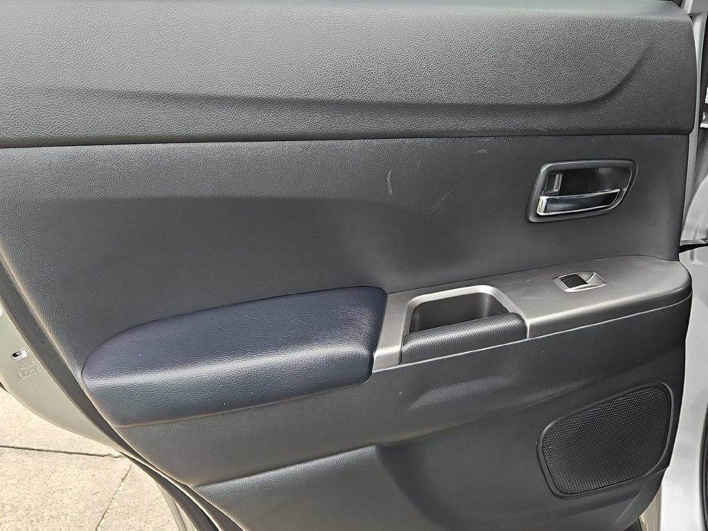 Used 2025 Mitsubishi Outlander Sport AWD image 27
