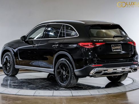 Used 2024 Mercedes-Benz GLC 300 4MATIC image 12