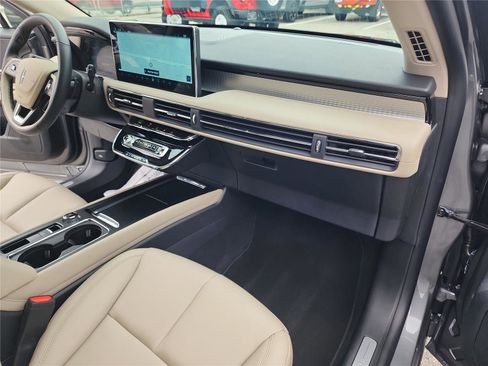 New 2026 Lincoln Corsair Premiere image 23