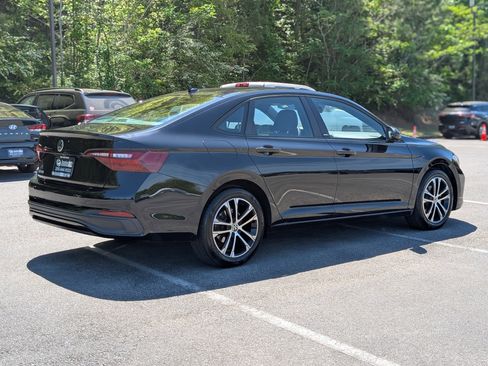 Used 2024 Volkswagen Jetta Sport image 9