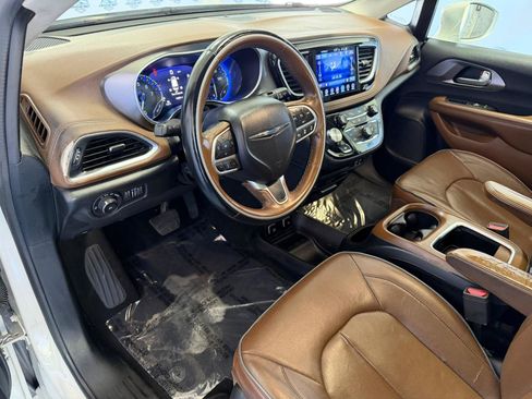 Used 2017 Chrysler Pacifica Limited FWD image 15